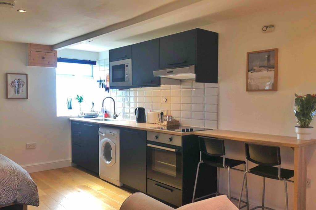 Modern Studio Apartment Near Town Centre Poole Eksteriør billede