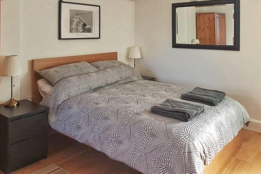 Modern Studio Apartment Near Town Centre Poole Eksteriør billede